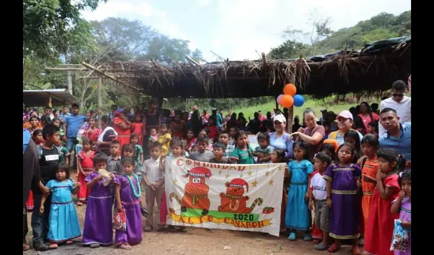 Esta comunidad tiene un aproximado de 300 infantes, a los que se pudo llegar con la ayuda de muchos voluntarios y personas que hacen sus aportes durante el año para esto sea una realidad.