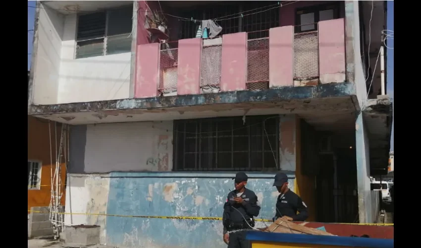 Se desconoce las generales del occiso, quien quedó tirado entre un callejón de un edificio y el Centro de Salud de calle 4.