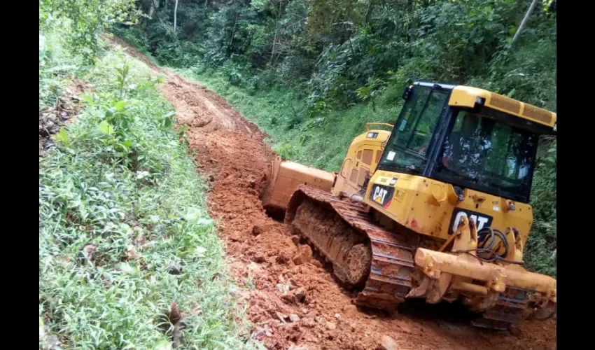 Foto ilustrativa de la construcción de la vía. 