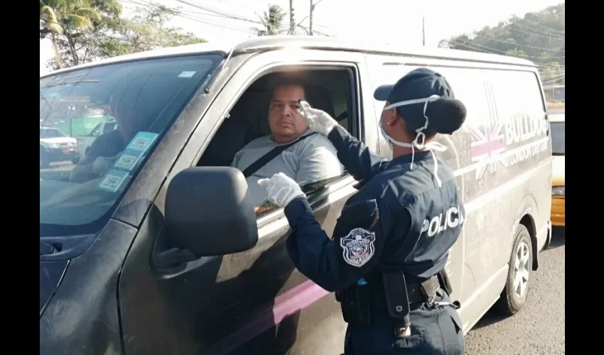 Foto ilustrativa de los controles. 