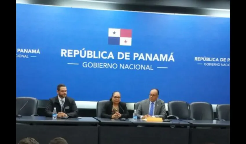 Foto ilustrativa de la conferencia de prensa. 