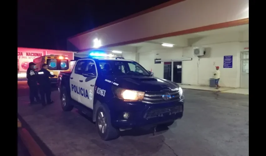 Foto ilustrativa de la Policía en la sala de urgencias del hospital. 