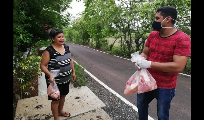 Los empresarios comparten con los más necesitados del pueblo ocueño.