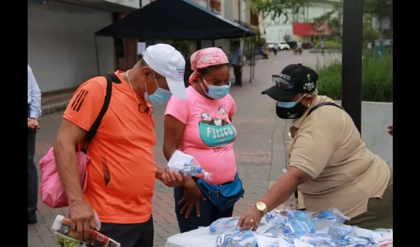 Foto ilustrativa de panameños en las calles. 