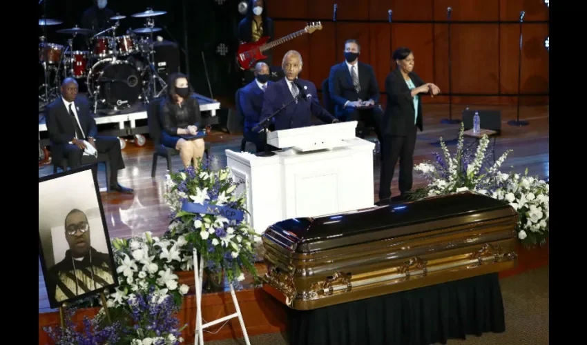  El reverendo Al Sharpton habla en un servicio conmemorativo para George Floyd en la North Central University el jueves 4 de junio de 2020 en Minneapolis. (Foto AP / Julio Cortez). 