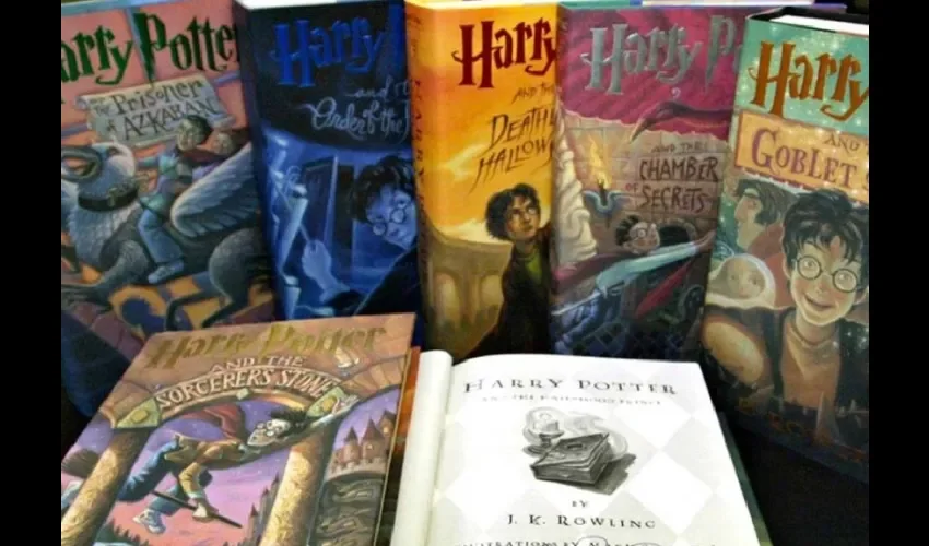 Foto ilustrativa de libros de la saga. 