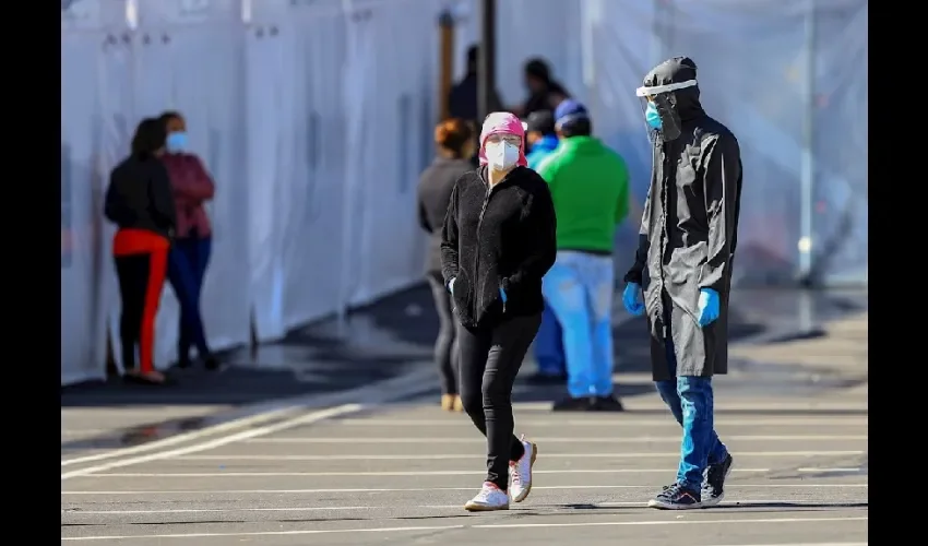 Foto ilustrativa de personas con mascarillas. EFE 