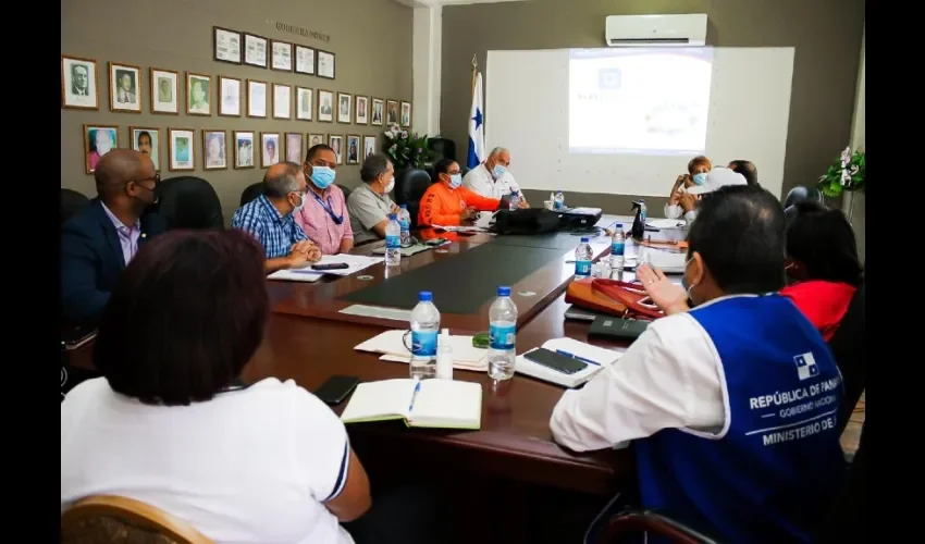 Foto ilustrativa de la reunión. 