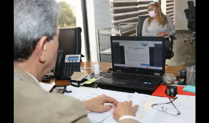 Foto ilustrativa de la reunión. 