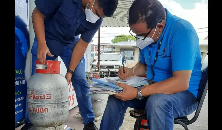 Foto ilustrativa de los tanques de gas. 