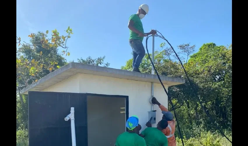 Foto ilustrativa de la instalación de pozos. 