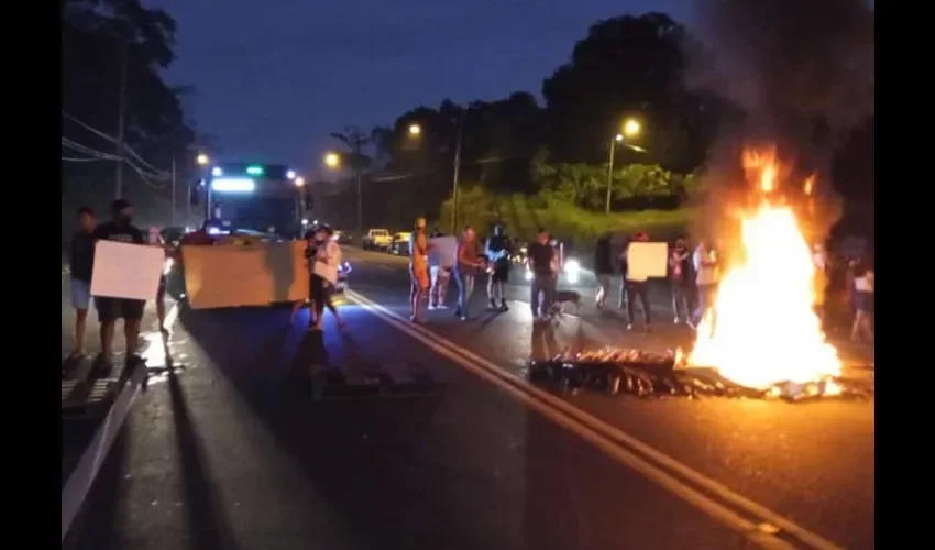 Pasada las 7:00 a.m, se abrió los cuatro paños de la carretera Panamá-Colón. Foto: Diomedes Sánchez. 