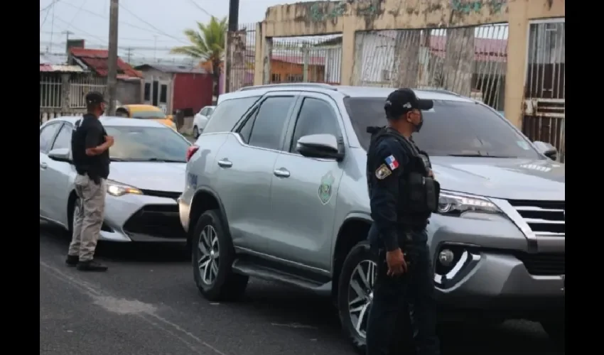 Foto ilustrativa de las inspecciones durante el operativo. 