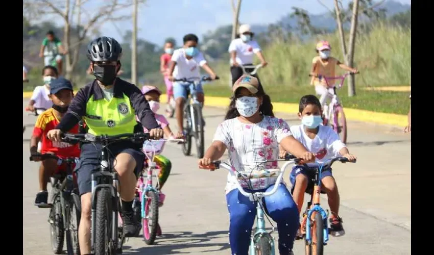 Los niños sienten más confianza en sí mismos y se expresan mejor con este acompañamiento. Fotos: Cortesía PN