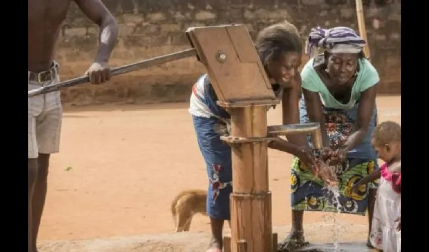 Foto ilustrativa de la recolecta de agua. 