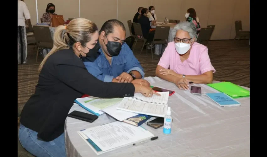 Este taller es recibido por los coordinadores en Salud Sexual reproductivas de las 15 regiones de salud.