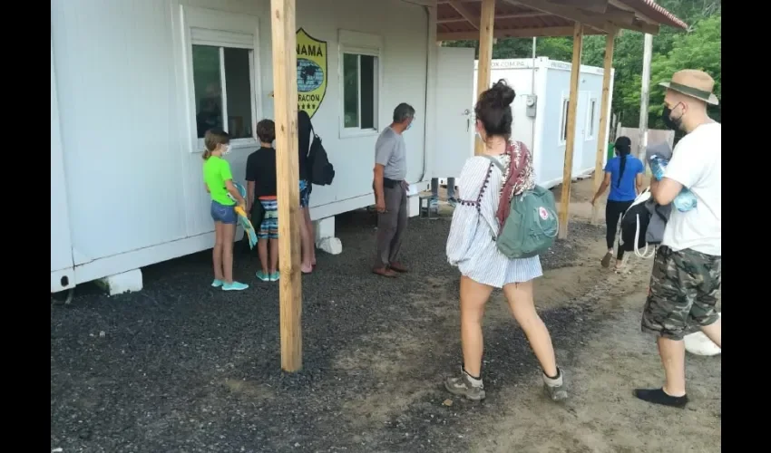 Foto ilustrativa de los turistas.