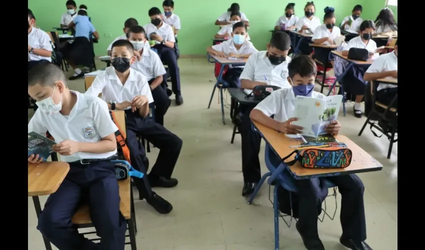 El Minsa ha recomendado que los estudiantes que presenten algún tipo de sintomatología respiratoria como secreción nasal y dolor de garganta no deben asistir a clases y debe ser reportado para que se proceda a hacer la prueba de hisopado.