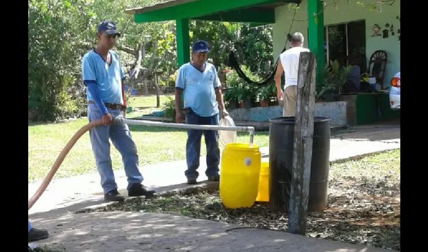 Foto ilustrativa de la recolección de agua. 