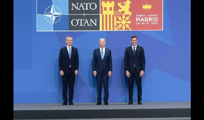 El secretario general de la OTAN, Jens Stoltenberg, y el presidente del Gobierno, Pedro Sánchez, reciben en IFEMA al presidente de Estados Unidos, Joe Biden. PHOTO/NATO SUMMIT  -    