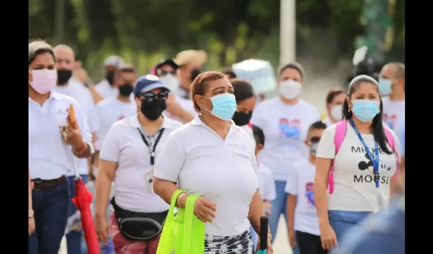 Foto ilustrativa de las personas con mascarillas. 