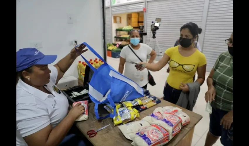 Las tiendas ofrecen productos a buenos precios. 