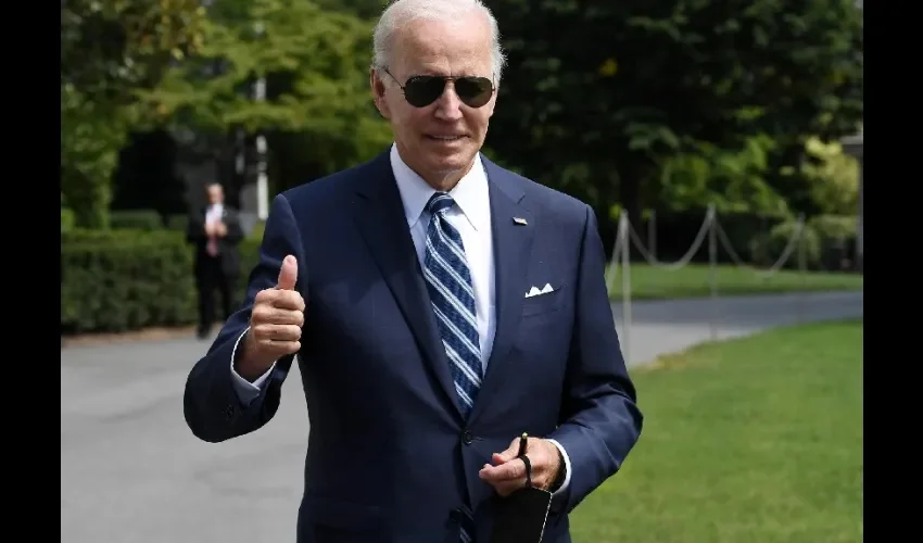 El presidente Biden invita a recuperar la democracia. 