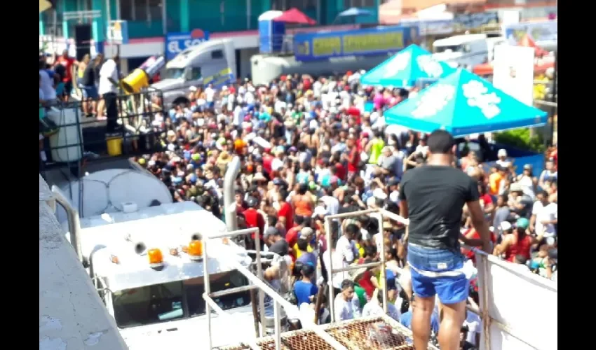 La gente espera la celebración tras años de paralización por la pandemia. 