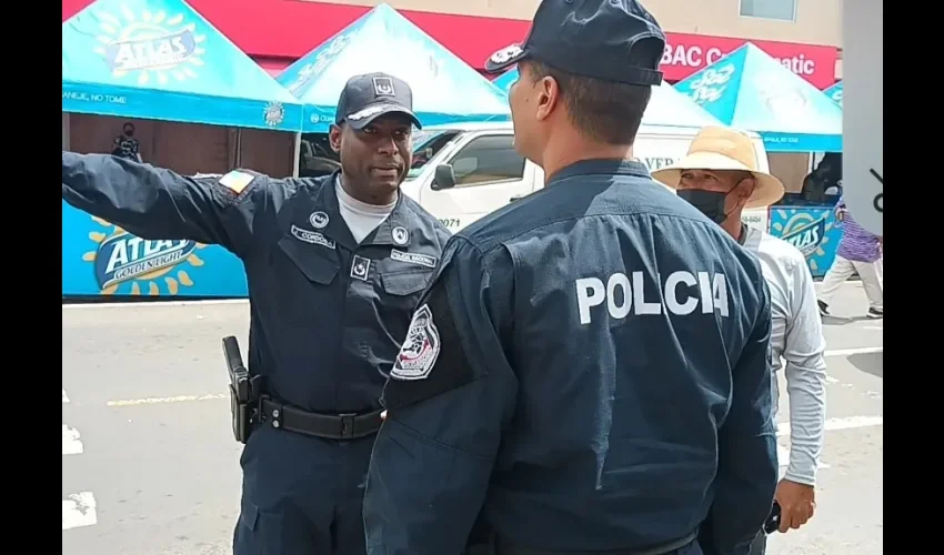 Vista de las unidades de la policía. 