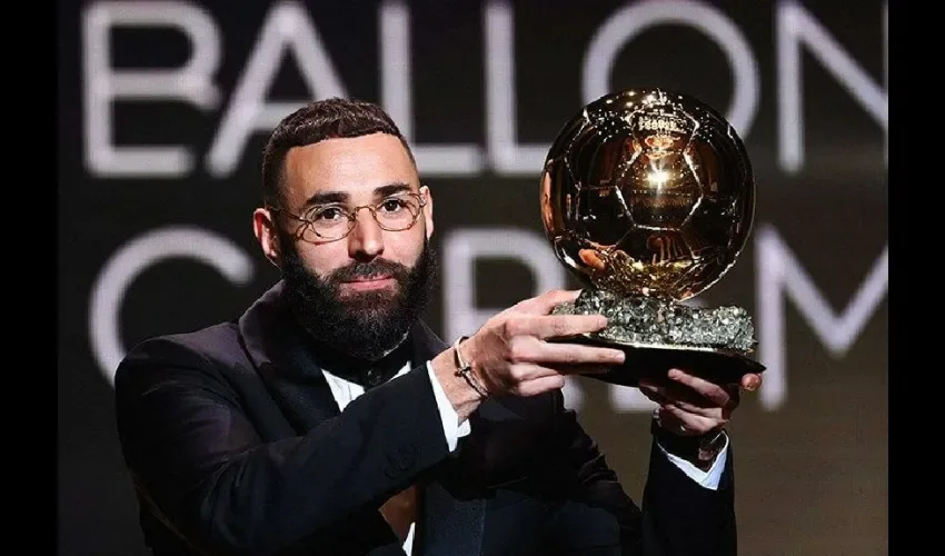 Benzema con su Balón de Oro. 