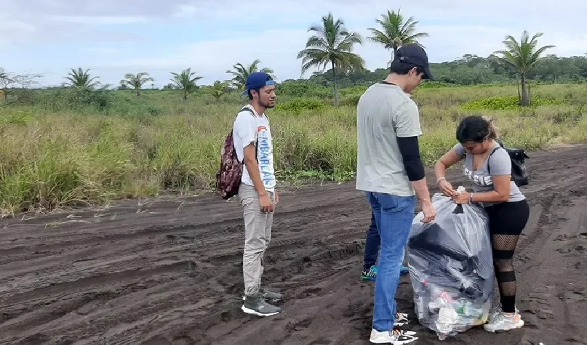 Los estudiantes aprovecharon la oportunidad para conectar con la naturaleza. 