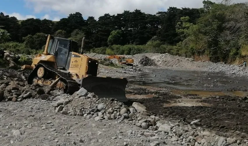 Vista de los trabajos de cambio de cauce. 