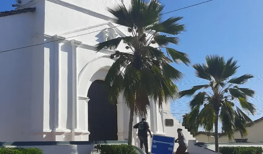 La iglesia se prepara para la actividad. 