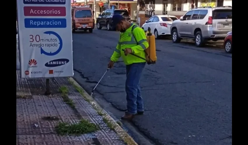 Personal de aseo se mantiene activa. 