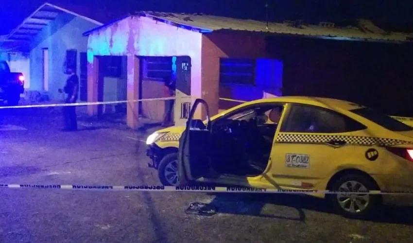 El taxista fue llevado a urgencias. 