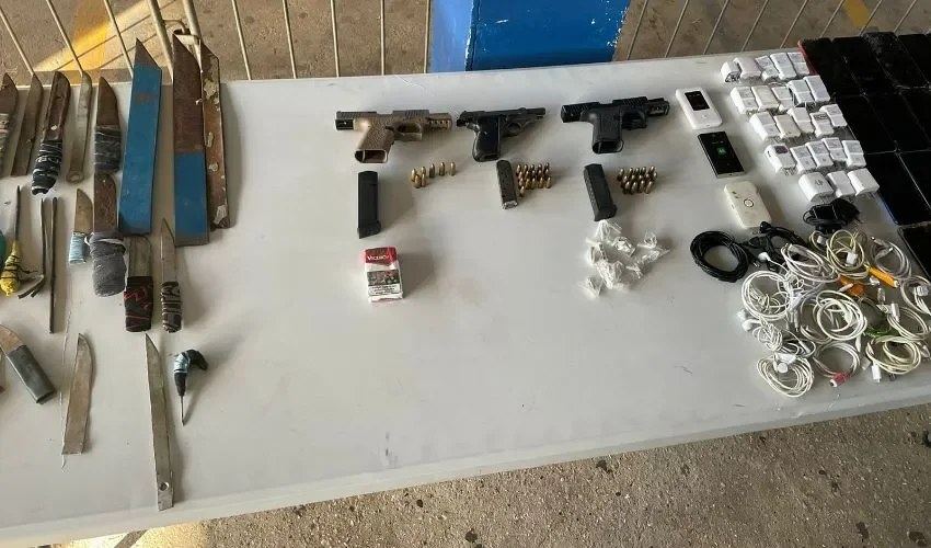 Armas decomisadas en el operativo.