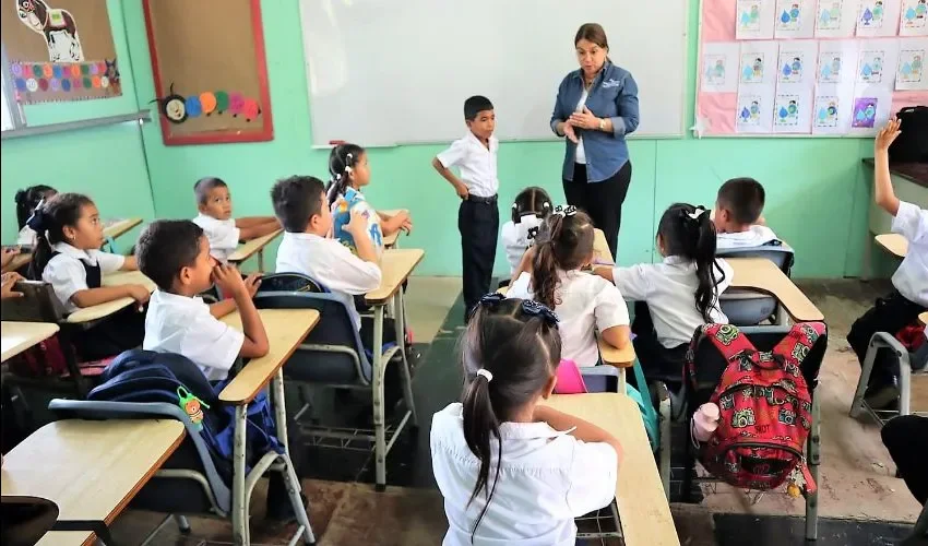 Se inspeccionan las escuelas del área.