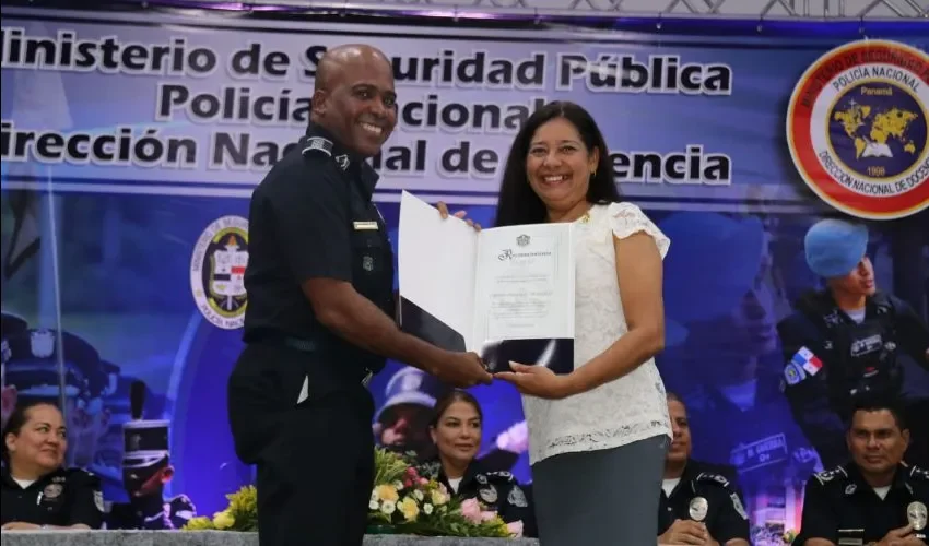 Entrega de reconocimientos. 