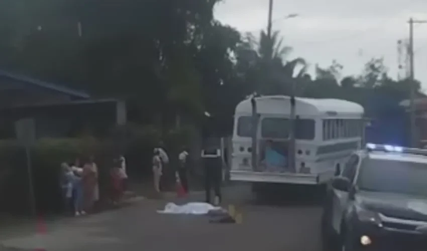 El bus quedó en la zona para tomar evidencia de parte de los peritos.