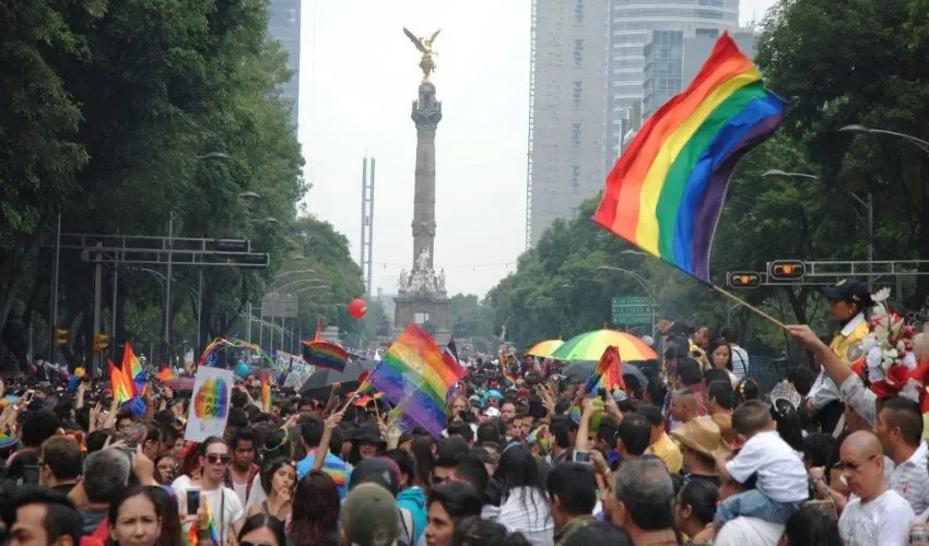 La marcha logra la presencia de muchas celebridades. 