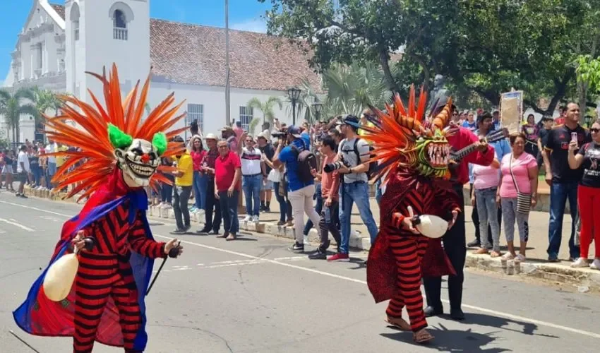 Las danzas y las alfombras son el atractivo. 