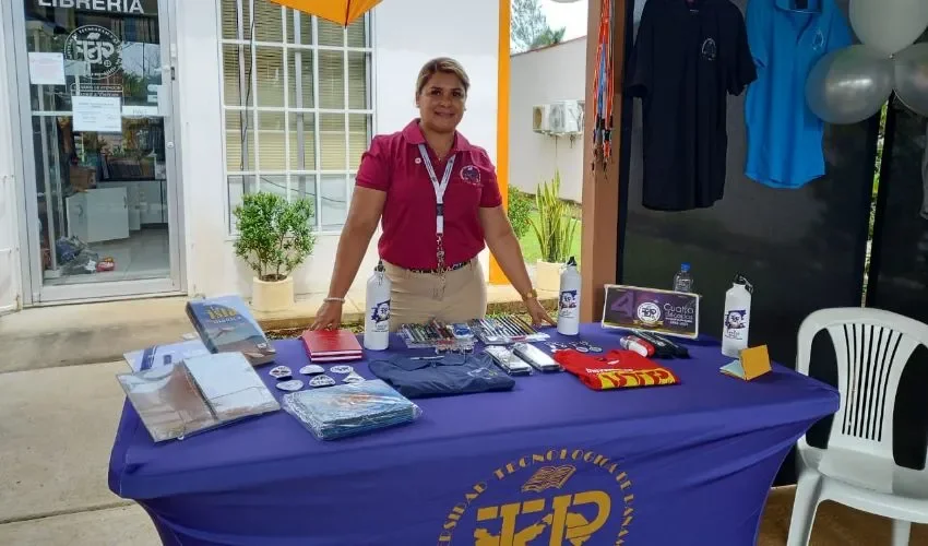 La Librería está abierta al público. 