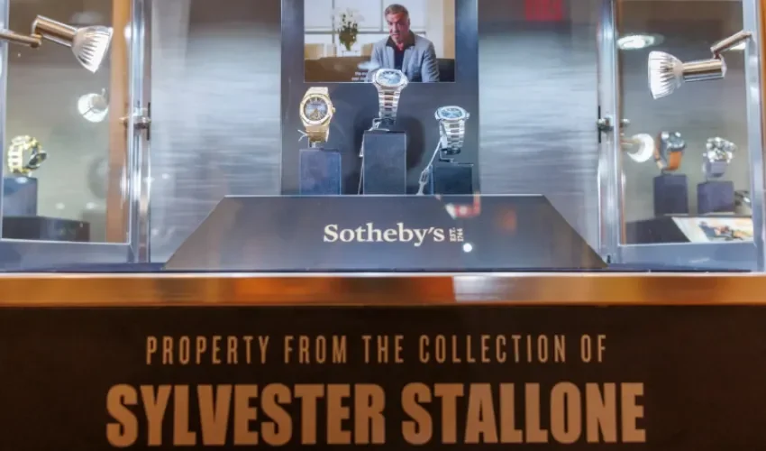Vista de los relojes de lujo del actor Sylvester Stallone expuestos por la casa subastas Sotheby's, en Nueva York, el 4 de junio de 2024. EFE/Sarah Yenesel