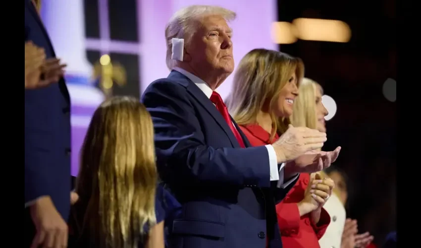 El expresidente de EE.UU. Donald Trump asiste a la Convención Nacional del Partido Republicano, el 18 de julio de 2024, en Milwaukee (Wisconsin). EFE/Allison Dinner