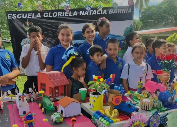   Estudiantes de escuelas de Las Minas aprenden reciclando   