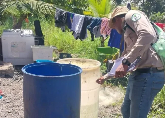  Detectan focos de mosquitos en Costa Arriba de Colón y hacen recomendaciones de limpieza 