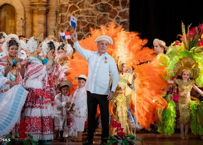  Mi resplandeciente Panamá... El espectáculo preparado por R y T en su aniversario 39 