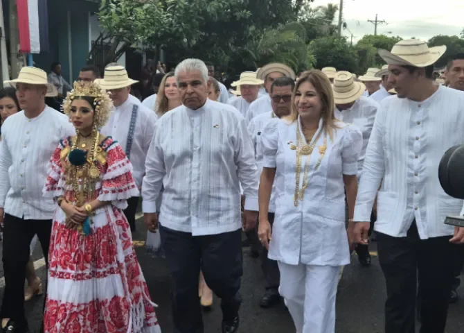  Celebración del 10 de noviembre en La Villa de Los Santos con actos protocolares y  desfile 