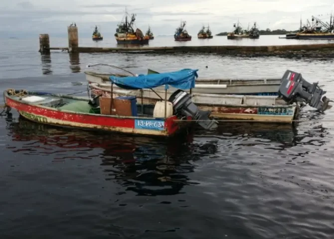  ¡Ay, mi madre! Mal tiempo mantiene en tierra a pescadores 